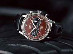 Union Glashütte Noramis Chronograph Sachsen Classic 2023 Limited Edition Automatik Edelstahl 42mm braunes Zifferblatt braunes Lederband – Herrenuhren Chronograph aus Edelstahl. Das Gehäuse ist rund und silber. Das Lederarmband ist braun. Das Zifferblatt ist arabisch Index und braun. – Ansicht 7