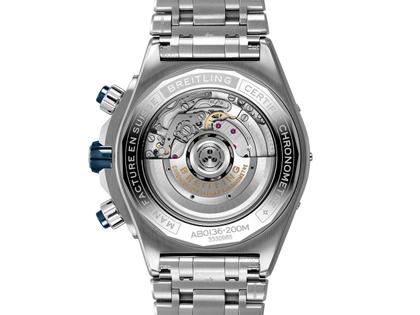 Breitling Super Chronomat B01 44 Automatik Edelstahl blaues Zifferblatt Metallband – Herrenuhren Chronograph aus Edelstahl. Das Gehäuse ist rund und silber. Das Edelstahlarmband ist silber. Das Zifferblatt ist ein Index in blau. – Ansicht 2