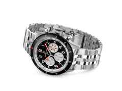 Breitling Super Avi B04 Chronograph GMT 46 Mosquito Automatik Edelstahl schwarzes Zifferblatt Metallband – Herrenuhren Chronograph aus Edelstahl und Keramik. Das Gehäuse ist rund und silber. Das Edelstahlarmband ist silber. Das Zifferblatt ist arabisch und schwarz. – Ansicht 3