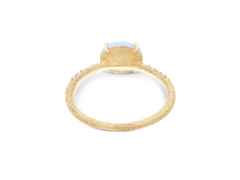 Nanis Dancing in the Rain Azure Ring Gelbgold Milky Aquamarin mittel – Ringe Ring mit Besatz aus 750 Gelbgold. – Ansicht 2