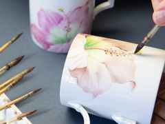 Meissen MUG Collection Henkelbecher "Giant Bloom Hibiskus" – Porzellanwaren Tafelporzellan in weiß und aus Porzellan. – Ansicht 4