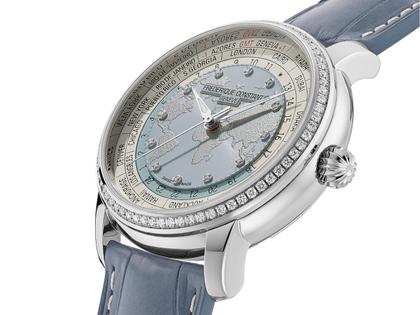 Frederique Constant Manufacture Classic Worldtimer Automatik Edelstahl 40mm blaues Zifferblatt mit Brillanten blaues Lederband limitiert – Herrenuhren Uhr ohne Datum aus Edelstahl und Leder. Das Gehäuse ist rund und silber. Das Lederarmband Kroko / Alligator ist blau. Das Zifferblatt ist ein Index in blau. – Ansicht 3