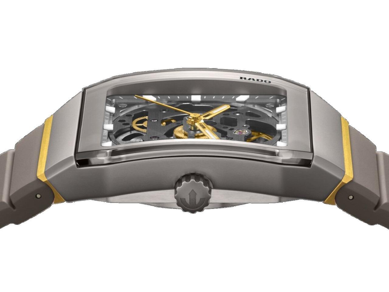 Rado Anatom Automatik Keramik 32,5mm skelettiertes Zifferblatt graues Kautschukband – Damenuhren Uhr ohne Datum aus Edelstahl, Kautschuk, Keramik und PVD beschichtet. Das Gehäuse ist rechteckig und grau. Das Kautschuk / Kunststoff / Silikon Armband ist grau. Das Zifferblatt ist skelettiert und grau. – Ansicht 3