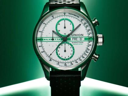 Union Glashütte Viro Chronograph Silvretta Classic 2022 Limited Edition Automatik Edelstahl 44mm weiß-grünes Zifferblatt schwarzes Lederband – Herrenuhren Chronograph aus Edelstahl. Das Gehäuse ist rund und silber. Das Lederarmband ist schwarz. Das Zifferblatt ist ein Index in grün. – Ansicht 5