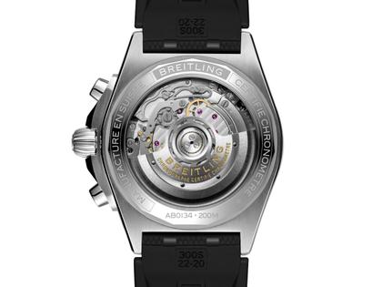 Breitling Chronomat B01 42 Automatik Edelstahl silbernes Zifferblatt mit Brillanten 1,30ct schwarzes Kautschukband – Herrenuhren Chronograph aus Edelstahl und Kautschuk. Das Gehäuse ist rund und silber. Das Kautschuk / Kunststoff / Silikon Armband ist schwarz. Das Zifferblatt ist ein Index in silber. – Ansicht 4