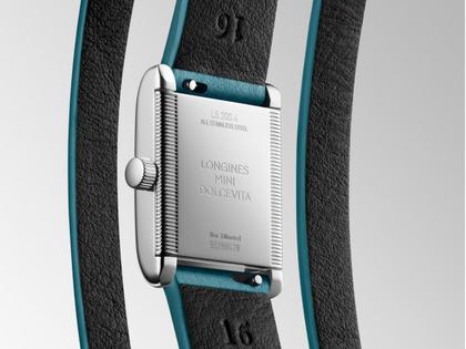 Longines DolceVita   Mini Quarz Edelstahl 22x29mm silbernes Zifferblatt blaues Lederband – Damenuhren Uhr ohne Datum aus Edelstahl und Leder. Das Gehäuse ist rechteckig und silber. Das Lederarmband ist blau. Das Zifferblatt ist römisch und silber. – Ansicht 3