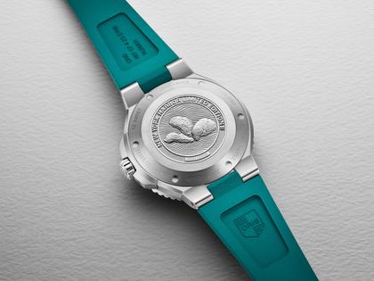 Oris New York Harbor LE II Automatik Edelstahl 43,5mm petrolfarbenes Perlmutt-Zifferblatt petrolfarbenes Kautschukband limitiert – Herrenuhren Uhr mit Datum aus Edelstahl und Kautschuk. Das Gehäuse ist rund und silber. Das Kautschuk / Kunststoff / Silikon Armband ist türkis. Das Zifferblatt ist ein Index in türkis. – Ansicht 6