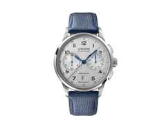 Union Glashütte 1893 Johannes Dürrstein Edition Chronograph Jubiläumsedition 130 Jahre Handaufzug Edelstahl 42mm silberfarbenes Zifferblatt blaues Lederband – Herrenuhren Chronograph aus Edelstahl. Das Gehäuse ist rund und silber. Das Lederarmband ist blau. Das Zifferblatt ist arabisch und silber.