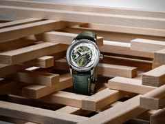 Frederique Constant Classics Worldtimer GMT Manufacture Automatik Edelstahl 42mm weißes Zifferblatt grünes Lederband – Herrenuhren Uhr mit Datum aus Edelstahl und Leder. Das Gehäuse ist rund und silber. Das Lederarmband Kroko / Alligator ist grün. Das Zifferblatt ist ein Index in grün. – Ansicht 3