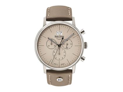 Bruno Söhnle Glashütte Stuttgart    Chrono Big Edelstahl taupe Lederband – Herrenuhren Chronograph aus Edelstahl. Das Gehäuse ist rund und silber. Das Lederarmband ist grau. Das Zifferblatt ist ein Index in grau.