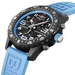 Breitling Endurance Pro 44 Chronograph Quarz Breitlight schwarzes Zifferblatt blaues Kautschukband – Herrenuhren Chronograph aus Sonstiges. Das Gehäuse ist rund und schwarz. Das Kautschuk / Kunststoff / Silikon Armband ist blau. Das Zifferblatt ist arabisch und schwarz. – Ansicht 3