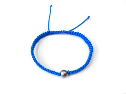 Juwelier Roller | Atelier Armband Makramee blau mit Tahitiperle – Armschmuck Armband