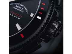 Mühle Glashütte Sportivo Power Chronograph First Edition Automatik Edelstahl Schwarz-IP 42,5mm schwarzes Zifferblatt schwarzes Leder-Kautschukband limitiert – Herrenuhren Chronograph aus Edelstahl, IP beschichtet, Keramik und Leder. Das Gehäuse ist rund und schwarz. Das Lederarmband ist schwarz. Das Zifferblatt ist ein Index in schwarz. – Ansicht 4
