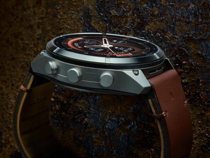 Garmin Fenix 9 Pro inReach Titan 47mm digitales Display braunes Lederband – Herrenuhren Uhr Multifunktion aus Leder und Titan. Das Gehäuse ist rund und grau. Das Lederarmband ist braun. Das Zifferblatt ist digital und schwarz. – Ansicht 6