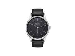 Nomos Glashütte Orion neomatik 39 New Black Automatik Edelstahl 39mm schwarzes Zifferblatt schwarzes Lederband Glasboden – Herrenuhren Uhr ohne Datum aus Edelstahl, Leder und rhodiniert. Das Gehäuse ist rund und silber. Das Lederarmband ist schwarz. Das Zifferblatt ist ein Index in schwarz.