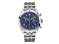 Breitling Super AVI B04 Chronograph GMT 46 Tribute to Vought F4U Corsair Automatik Edelstahl blaues Zifferblatt Metallband – Herrenuhren Chronograph aus Edelstahl. Das Gehäuse ist rund und silber. Das Edelstahlarmband ist silber. Das Zifferblatt ist arabisch und blau.