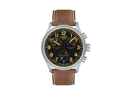 Tissot Chrono L Quarz Edelstahl 42mm schwarzes Zifferblatt braunes Lederband – Herrenuhren Chronograph aus Edelstahl und Leder. Das Gehäuse ist rund und silber. Das Lederarmband ist braun. Das Zifferblatt ist arabisch Index und schwarz.