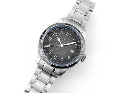 Montblanc 1858 Automatic Date 0 Oxygen The 8000 Edelstahl 41mm Metallband 130984 Full Set Occasion – Herrenuhren Uhr mit Datum aus Edelstahl und Keramik. Das Gehäuse ist rund und silber. Das Edelstahlarmband ist silber. Das Zifferblatt ist arabisch und grau. – Ansicht 4