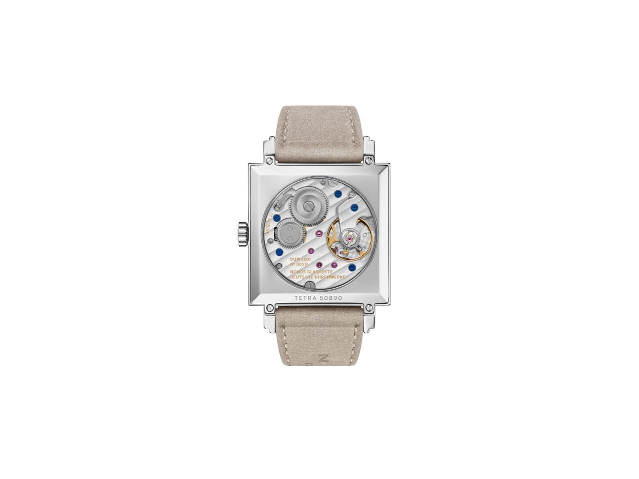 Nomos Glashütte Tetra Origins Ochra Handaufzug Edelstahl 29,5mm gelbes Zifferblatt graues Lederband Glasboden – Damenuhren Uhr ohne Datum aus Edelstahl und Leder. Das Gehäuse ist quadratisch und silber. Das Lederarmband ist grau. Das Zifferblatt ist arabisch Index und gelb. – Ansicht 2