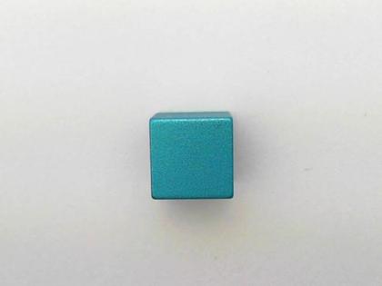 Apero Anhänger Würfel Aluminium 10mm Türkis – Anhänger Anhänger ohne Besatz aus Aluminium.