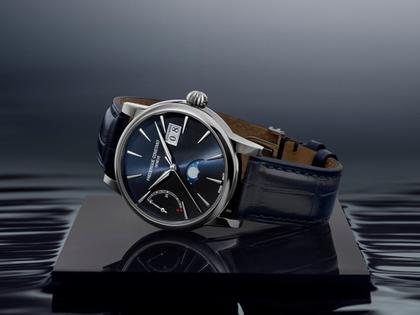 Frederique Constant Manufacture Classic Power Reserve Big Date Automatik Edelstahl 40mm blaues Zifferblatt blaues Lederband – Herrenuhren Uhr mit Datum aus Edelstahl und Leder. Das Gehäuse ist rund und silber. Das Lederarmband Kroko / Alligator ist blau. Das Zifferblatt ist ein Index in blau. – Ansicht 4