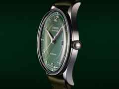 Union Glashütte Noramis Datum Automatik Edelstahl 40mm grünes Zifferblatt grünes Lederband – Herrenuhren Uhr mit Datum aus Edelstahl. Das Gehäuse ist rund und silber. Das Lederarmband ist grün. Das Zifferblatt ist ein Index in grün. – Ansicht 2