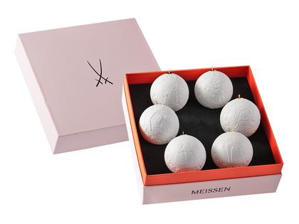 Meissen Geschenk-Set Baumkugeln Reliefmotive biskuit – Porzellanwaren Porzellandekoration in weiß und aus Porzellan und vergoldet.