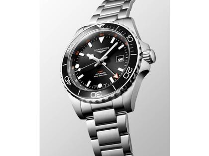 Longines HydroConquest GMT Automatik Edelstahl 43mm schwarzes Zifferblatt Metallband – Herrenuhren Uhr mit Datum aus Edelstahl und Keramik. Das Gehäuse ist rund und silber. Das Edelstahlarmband ist silber. Das Zifferblatt ist arabisch Index und schwarz. – Ansicht 3