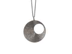 Heiring Traumfänger Anhänger Medium  Silber schwarz rhodiniert – Anhänger Anhänger ohne Besatz aus 925 Silber und und rhodiniert.