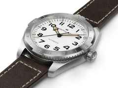 Hamilton Khaki Field Expedition Auto Edelstahl 41mm weißes Zifferblatt braunes Lederband – Herrenuhren Uhr ohne Datum aus Edelstahl und Leder. Das Gehäuse ist rund und silber. Das Edelstahlarmband ist braun. Das Zifferblatt ist arabisch und weiß. – Ansicht 3