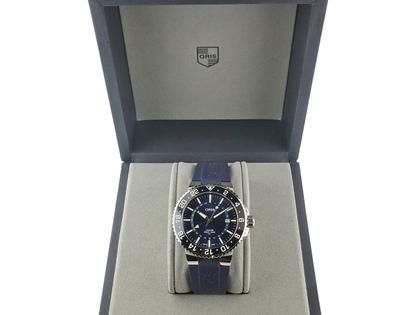 Oris Aquis GMT Date Automatik Edelstahl 43 5mm blaues Zifferblatt blaues Kautschukband 01 798 7754 4135 07 4 24 65EB Full Set Occasion Neu kaufen