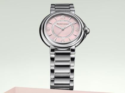 Maurice Lacroix Fiaba Colours Edition Quarz Edelstahl 32mm rosanes Zifferblatt Metallband – Damenuhren Uhr ohne Datum aus Edelstahl. Das Gehäuse ist rund und silber. Das Edelstahlarmband ist silber. Das Zifferblatt ist arabisch Index und rosa. – Ansicht 3