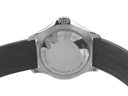 Breitling Superocean Automatic 44 Edelstahl blaues Zifferblatt schwarzes Kautschukband A17376211L2S1 Full Set Occasion – Herrenuhren Uhr ohne Datum aus Edelstahl und Keramik. Das Gehäuse ist rund und silber. Das Kautschuk / Kunststoff / Silikon Armband ist schwarz. Das Zifferblatt ist ein Index in blau. – Ansicht 2