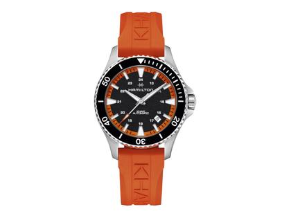 Hamilton Khaki Navy Scuba Auto Edelstahl 40mm schwarzes Zifferblatt orangenes Kautschukband – Herrenuhren Uhr mit Datum aus Edelstahl und Kautschuk. Das Gehäuse ist rund und silber. Das Kautschuk / Kunststoff / Silikon Armband ist orange. Das Zifferblatt ist arabisch Index und schwarz.