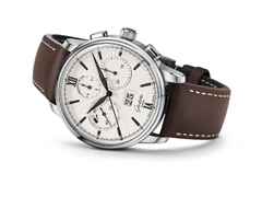 Glashütte Original Senator Chronograph Panoramadatum Automatik Edelstahl 42mm weißes Zifferblatt braunes Lederband – Herrenuhren Chronograph aus 950 Platin. Das Gehäuse ist rund und silber. Das Lederarmband ist braun. Das Zifferblatt ist römisch Index und weiß. – Ansicht 2