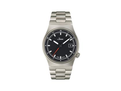 Sinn Spezialuhren 544 RS Automatik Edelstahl 38,5mm schwarzes Zifferblatt Metallband – Herrenuhren Uhr mit Datum aus Edelstahl. Das Gehäuse ist rund und silber. Das Edelstahlarmband ist silber. Das Zifferblatt ist ein Index in schwarz.
