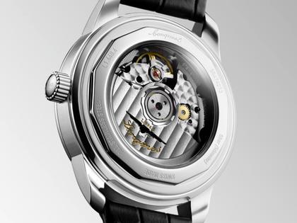Longines Conquest Heritage Central Power Reserve Automatik Edelstahl 38mm champagnerfarbenes Zifferblatt schwarzes Lederband – Herrenuhren Uhr mit Datum aus Edelstahl und Leder. Das Gehäuse ist rund und silber. Das Lederarmband Kroko / Alligator ist schwarz. Das Zifferblatt ist ein Index in beige. – Ansicht 5