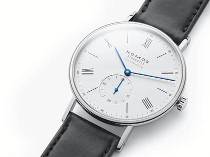 Nomos Glashütte Ludwig neomatik 39 Automatik Edelstahl weißes Zifferblatt Metallband – Herrenuhren Uhr ohne Datum aus Edelstahl. Das Gehäuse ist rund und silber. Das Edelstahlarmband ist silber. Das Zifferblatt ist arabisch Index und weiß. – Ansicht 2