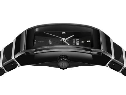 Rado Anatom Automatik Keramik 32,5mm schwarzes Zifferblatt schwarzes Keramikband – Damenuhren Uhr mit Datum aus Edelstahl und Keramik. Das Gehäuse ist rechteckig und schwarz. Das Keramikarmband ist schwarz. Das Zifferblatt ist ein Index in schwarz. – Ansicht 3