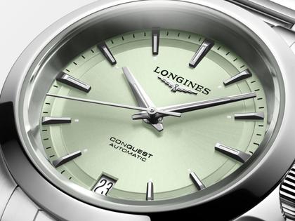 Longines Conquest Automatik Edelstahl 34mm grünes Zifferblatt Metallband – Damenuhren Uhr mit Datum aus Edelstahl. Das Gehäuse ist rund und silber. Das Edelstahlarmband ist silber. Das Zifferblatt ist ein Index in grün. – Ansicht 4