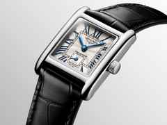 Longines DolceVita   Mini Quarz Edelstahl 22x29mm silbernes Zifferblatt schwarzes Lederband – Damenuhren Uhr ohne Datum aus Edelstahl und Leder. Das Gehäuse ist rechteckig und silber. Das Lederarmband Kroko / Alligator ist schwarz. Das Zifferblatt ist römisch und silber. – Ansicht 2