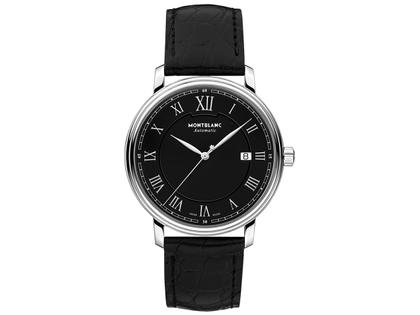 Montblanc Tradition Automatic Herrenuhr 40mm Lederband – Herrenuhren Uhr mit Datum aus Edelstahl. Das Gehäuse ist rund und silber. Das Lederarmband Kroko / Alligator ist schwarz. Das Zifferblatt ist römisch und schwarz.