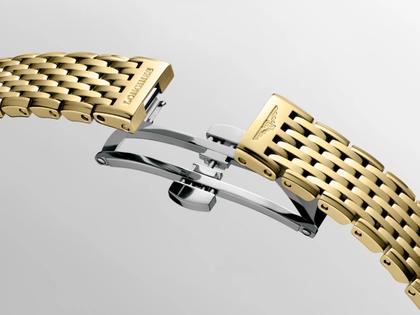 Longines La Grande Classique Quarz Edelstahl Gelbgold-PVD 29mm goldenes Zifferblatt mit Diamanten Metallband – Damenuhren Uhr ohne Datum aus Edelstahl und PVD beschichtet. Das Gehäuse ist rund und roségold. Das vergoldetes Edelstahlarmband ist silber-roségold. Das Zifferblatt ist römisch und schwarz. – Ansicht 4