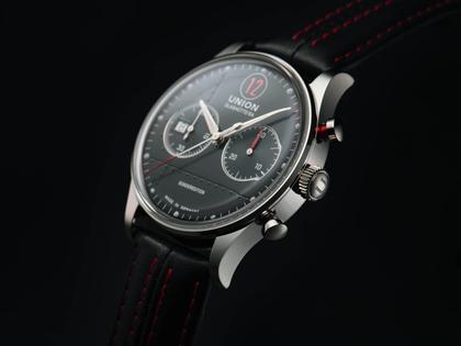 Union Glashütte Noramis Chronograph Paul Pietsch Sonderedition Automatik Edelstahl 42mm schwarzes Zifferblatt schwarzes Lederband – Herrenuhren Chronograph aus Edelstahl. Das Gehäuse ist rund und silber. Das Lederarmband ist schwarz. Das Zifferblatt ist arabisch Index und schwarz. – Ansicht 4