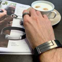 Meister Armreif Klappverschluss Men´s Collection – Armschmuck Armreif aus Kautschuk, Titan und und . – Ansicht 2