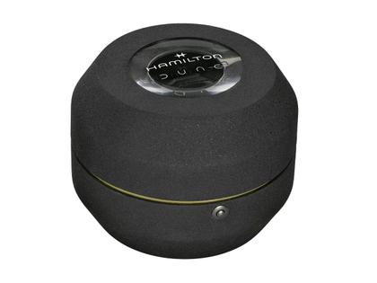 Hamilton Ventura Edge Dune Limited Edition Quarz Edelstahl PVD-Schwarz 51x47mm schwarzes Zifferblatt Kautschukband – Damenuhren Uhr ohne Datum aus Edelstahl, Kautschuk und PVD beschichtet. Das Gehäuse ist sonstige Form und schwarz. Das Kautschuk / Kunststoff / Silikon Armband ist schwarz. Das Zifferblatt ist digital und schwarz. – Ansicht 6