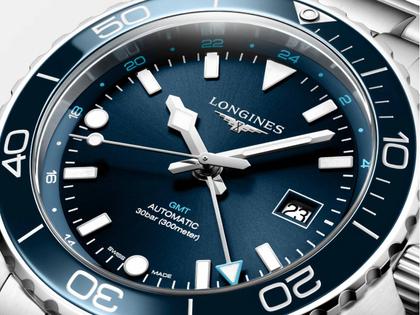 Longines HydroConquest GMT Automatik Edelstahl 43mm blaues Zifferblatt Metallband – Herrenuhren Uhr mit Datum aus Edelstahl und Keramik. Das Gehäuse ist rund und silber. Das Edelstahlarmband ist silber. Das Zifferblatt ist arabisch Index und blau. – Ansicht 5
