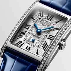 Longines DolceVita   Mini Quarz Edelstahl 21x32mm silbernes Zifferblatt römisch mit Brillanten blaues Lederband – Damenuhren Uhr ohne Datum aus Edelstahl. Das Gehäuse ist rechteckig und silber. Das Lederarmband Kroko / Alligator ist blau. Das Zifferblatt ist römisch und silber. – Ansicht 4