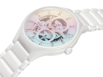 Rado True Round Automatic Open Heart Limited Edition Keramik 40mm weißes Zifferblatt weißes Keramikband – Herrenuhren Uhr ohne Datum aus Keramik und Titan. Das Gehäuse ist rund und weiß. Das Keramikarmband ist weiß. Das Zifferblatt ist ein Index in weiß. – Ansicht 2