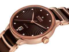Rado Centrix Diamonds Automatik Edelstahl Roségold-PVD 35mm braunes Zifferblatt mit Brillanten Metallband – Damenuhren Uhr mit Datum aus Edelstahl, Keramik und PVD beschichtet. Das Gehäuse ist rund und roségold. Das Keramikarmband ist braun. Das Zifferblatt ist ein Index in braun. – Ansicht 2